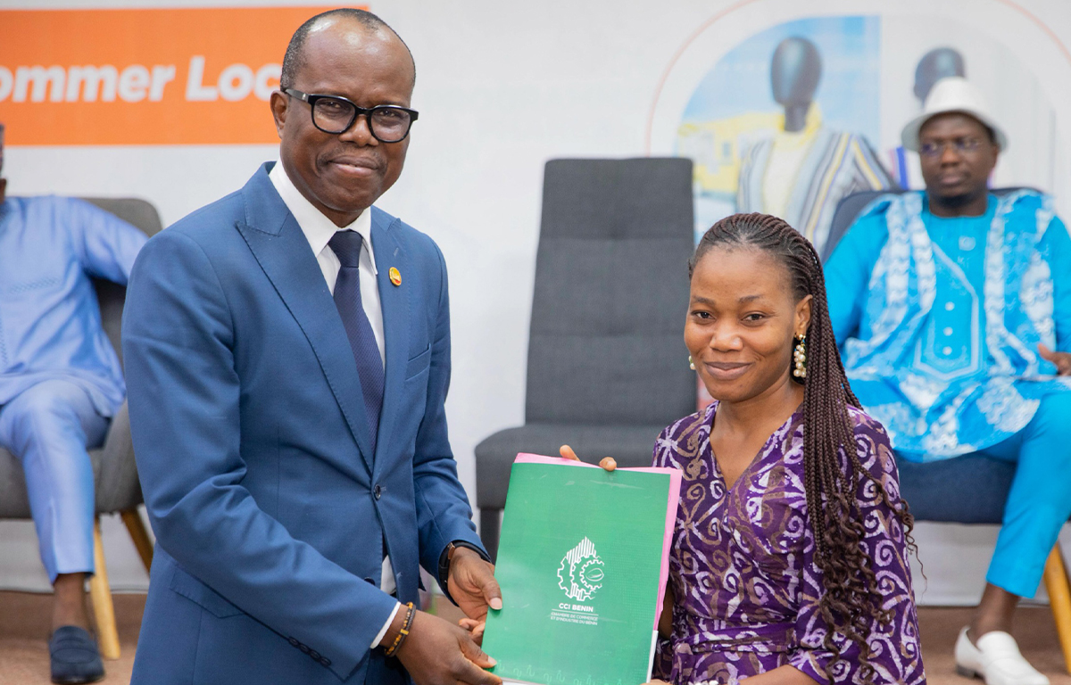 Remise officielle de certificats et d'autorisations par la CCI Bénin aux entreprises