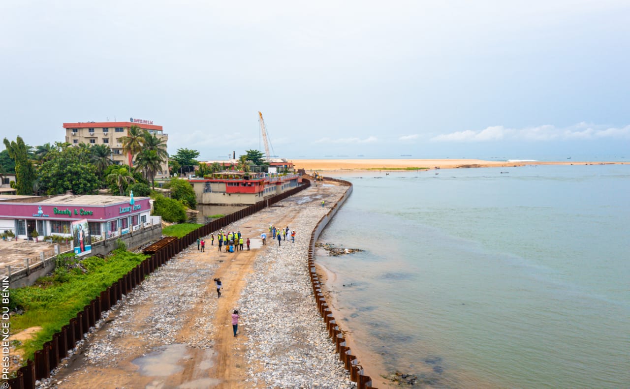 Vue aérienne de la corniche est de Cotonou près de l'ancien pont. Photo : Présidence du Bénin