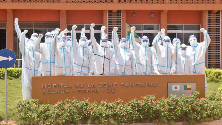 L’équipe médicale du centre de traitement épidémiologique d’Allada, principale établissement de prise en charge des malades de COVID-19 au Bénin. © Erick Kaglan, Banque mondiale