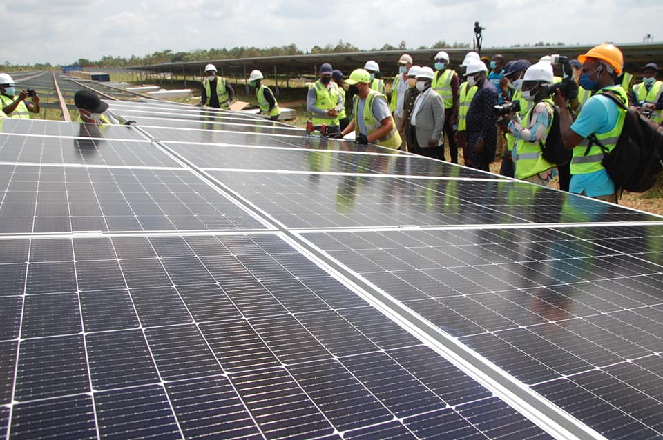 Le Bénin inaugure sa première centrale solaire solaire photovoltaïque.