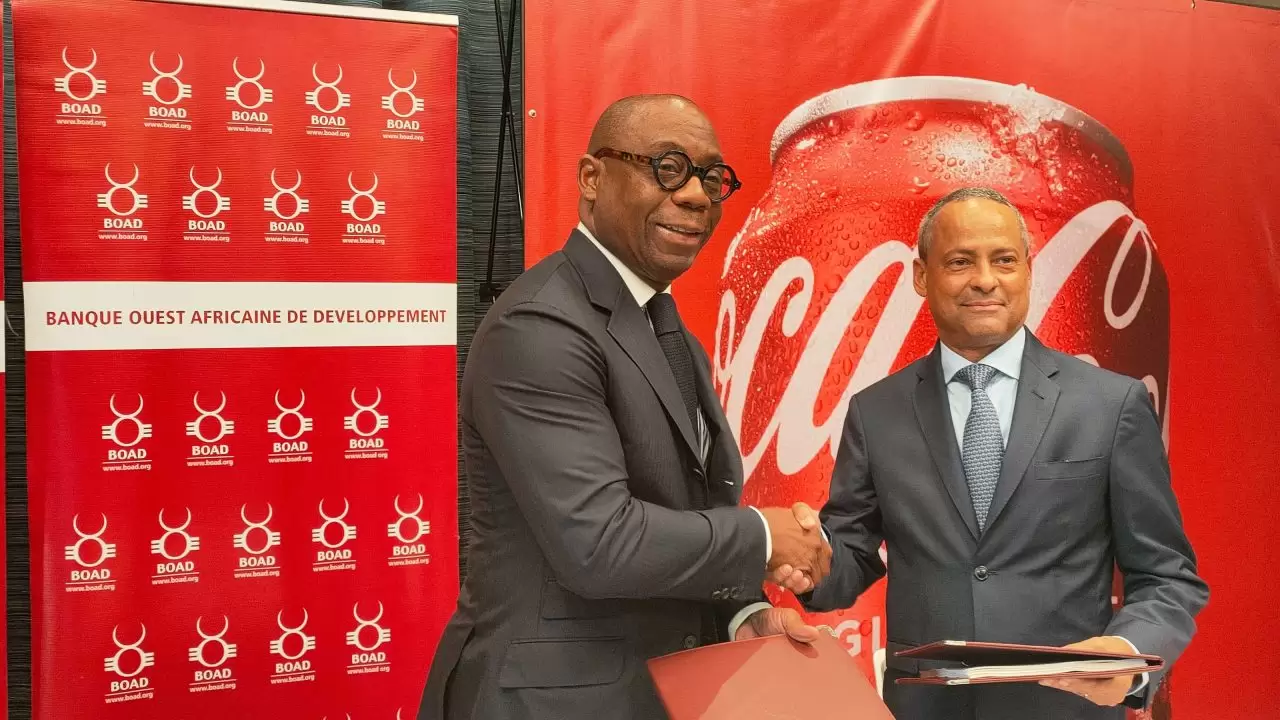 Signature de contrat: Boad - Coca-Cola Donga Bottling Company SA