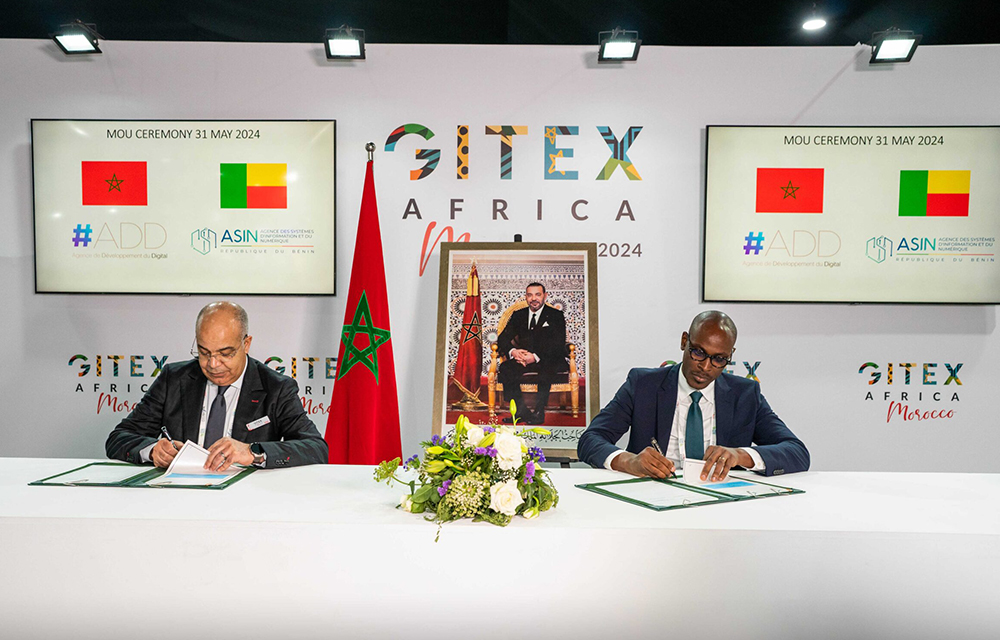 Sidi Mohammed Drissi Melyani, Directeur Général de l’ADD et Marc-André Loko, Directeur Général de l’ASIN lors de la signature de l’accord de partenariat.