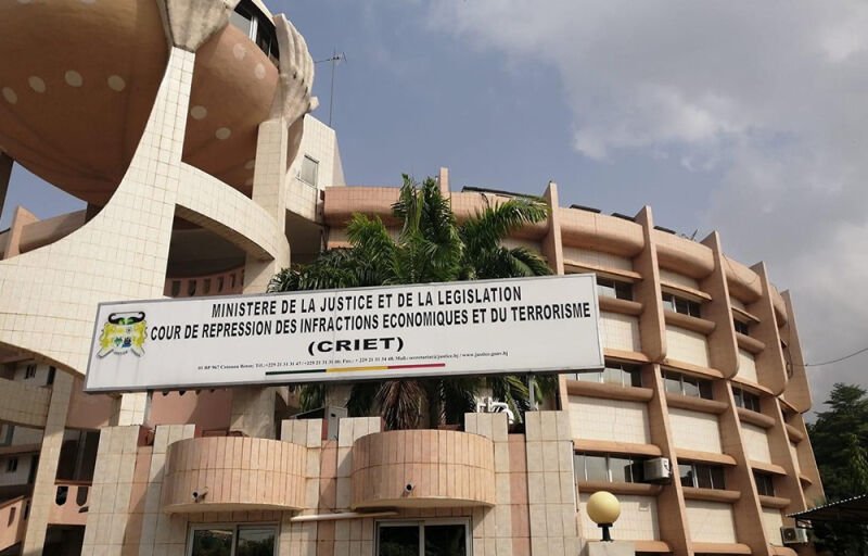 Détournement de 4 milliards à la Dgi : L’ex régisseur Adohouannon et son coaccusé condamnés à 30 ans de prison 