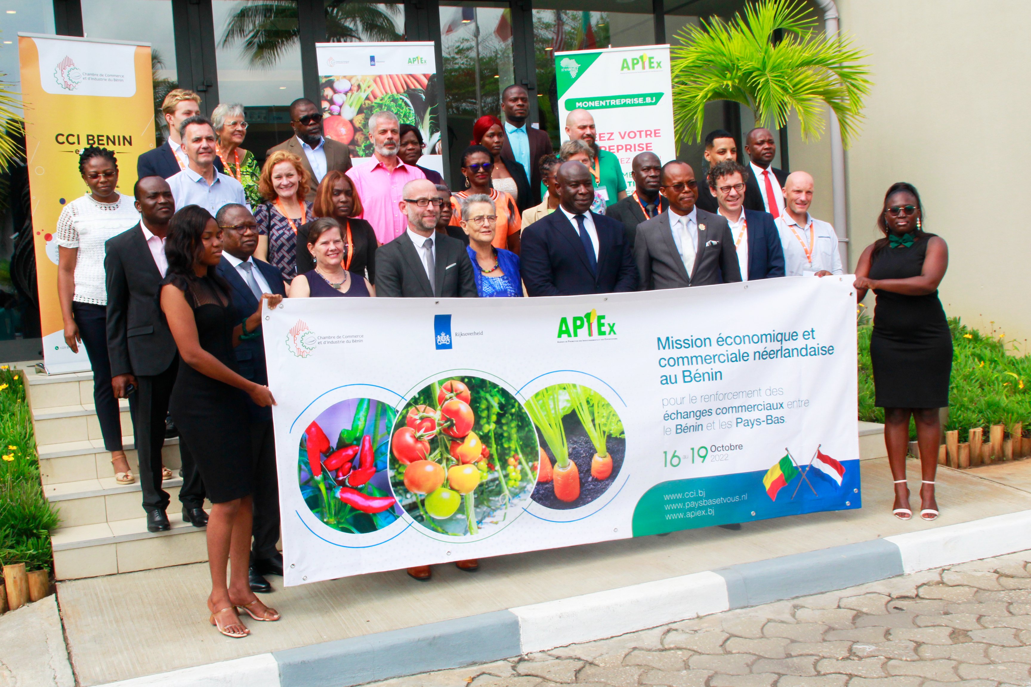 Photo de famille de la 3ème mission économique et commerciale des Pays-Bas au Bénin