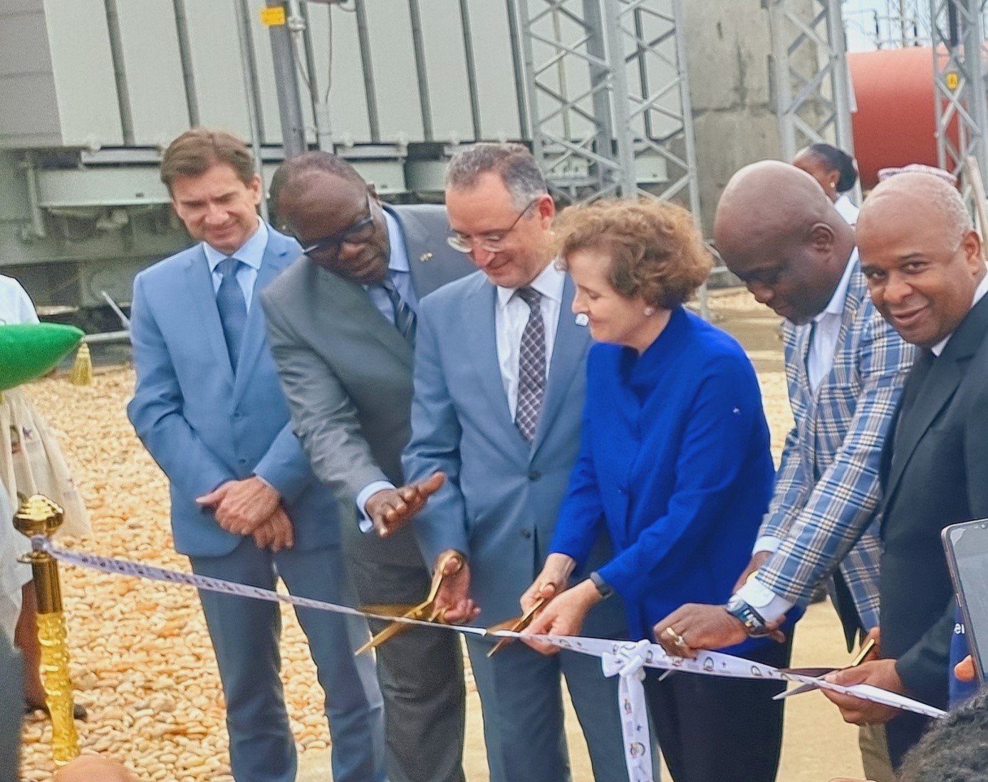 Photo : Inauguration des quatre sous-stations à Cotonou