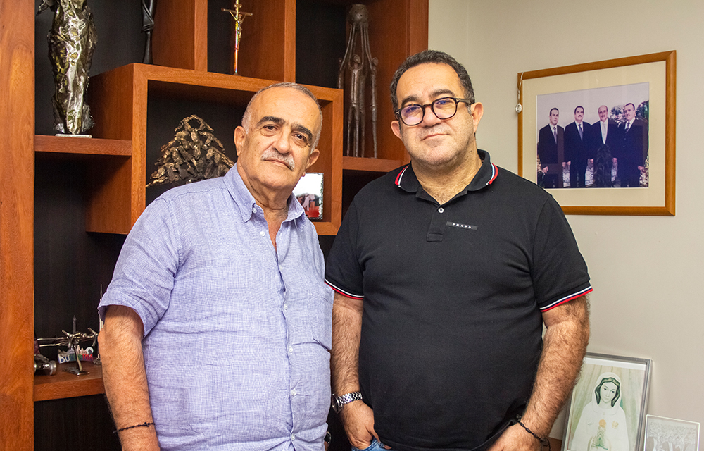De gauche à droite : Sayed Chagoury, Président Directeur Général du groupe Chagoury et Joseph Chagoury, Directeur Général de La Roche Bénin.