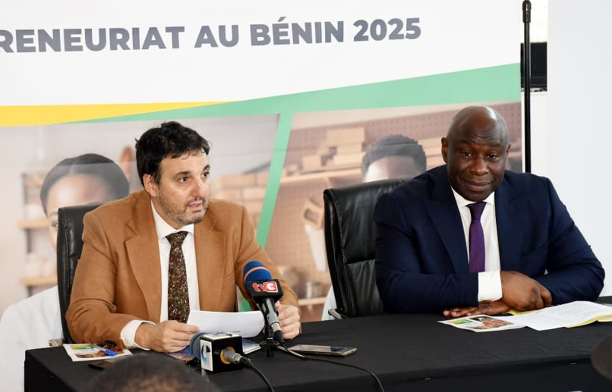 Juan Luis Barbola Casas, Représentant de l'Ambassadeur de l'UE au Bénin et Laurent Gangbès, Directeur Général de l'ADPME