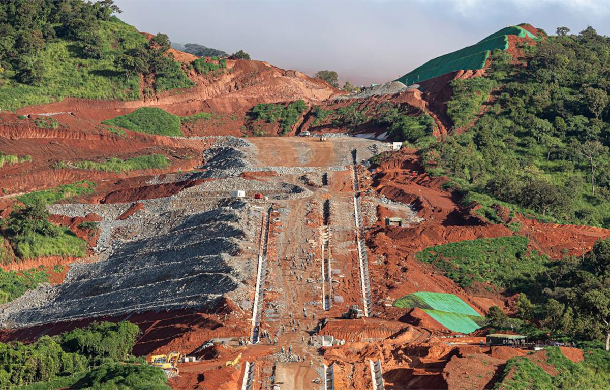 Le complexe minier de SimFer, dans la chaîne du Simandou, en Guinée