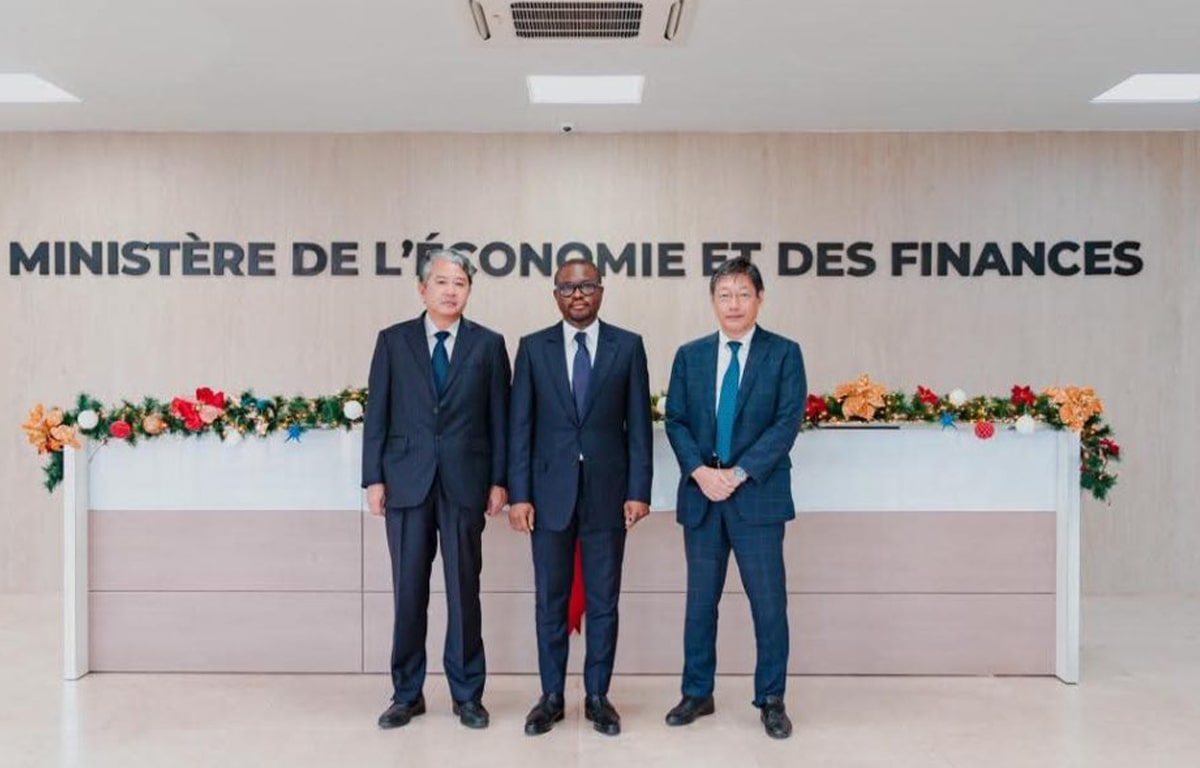 Signature officielle de l’échange de Notes entre le Bénin et le Japon, en présence du ministre d’État Romuald Wadagni et de l’ambassadeur Uezono Hideki