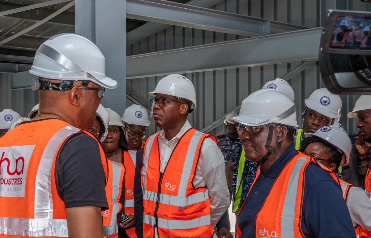 Visite des ministres Shadiya Assouman et Gaston Dossouhoui sur le chantier de l'usine Ehua Industries à la GDIZ