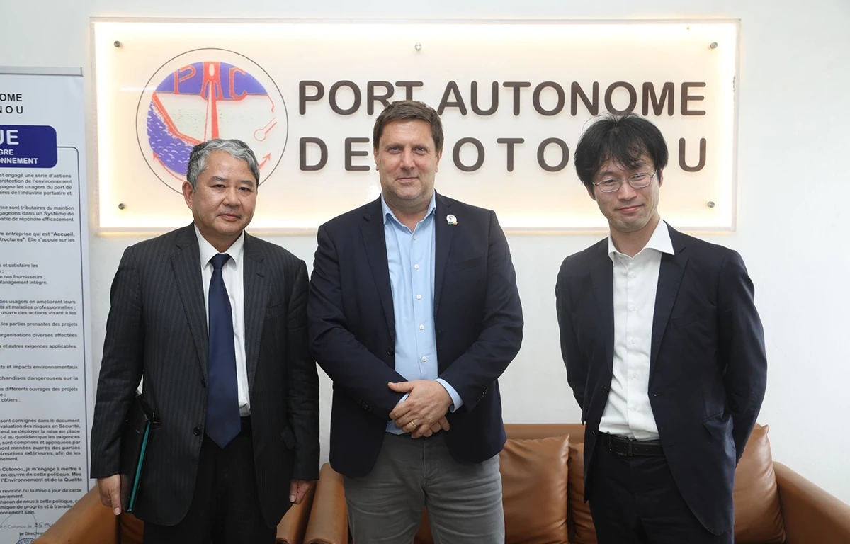 Visite de l’ambassadeur du Japon près le Bénin, Hideki Uezono au Port autonome de Cotonou