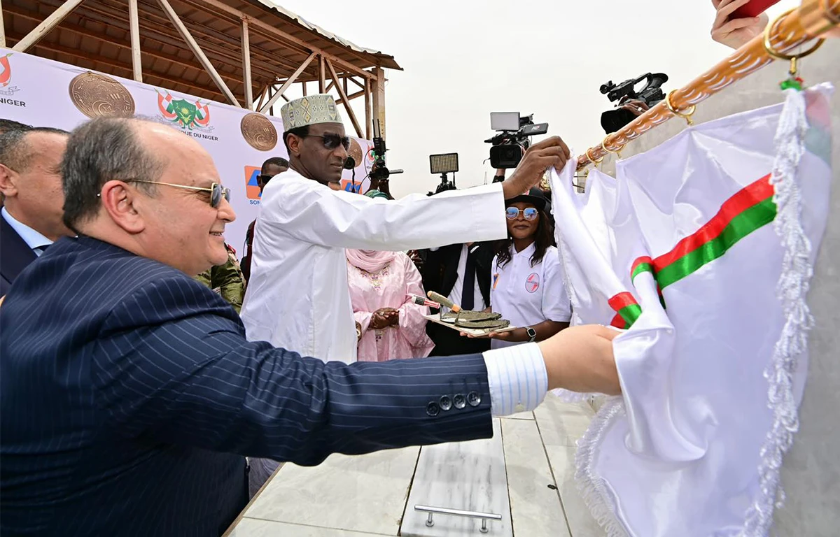 Le Premier ministre algérien, Sifi Ghrieb, en compagnie de son homologue nigérien, Ali Lamine Zeine Mahaman