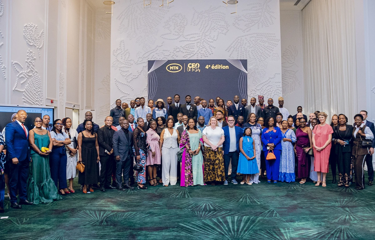 Photo de famille de chefs d'entreprises à l'issue de la cérémonie de clôture de CEO of the Day 2026