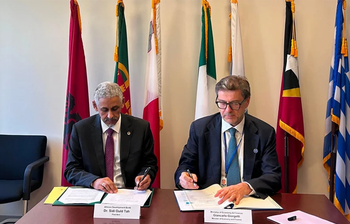 Dr Sidi Ould Tah, président du Groupe de la BAD et le ministre italien de l'Économie et des Finances, Giancarlo Giorgetti