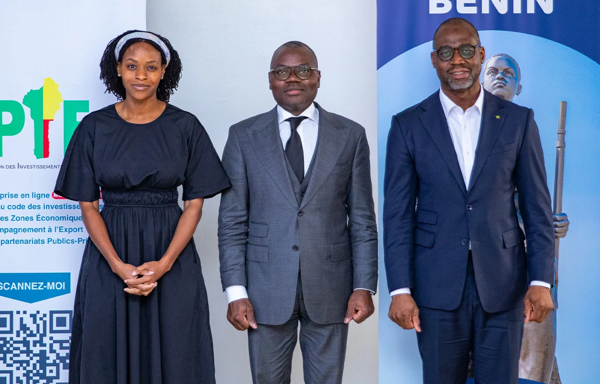 De g. à d. Agniola Ahouanmenou, Ambassadrice du Bénin aux États-Unis d’Amérique, Le Directeur général de l’APIEx Bénin, Eric Akouté et Franck Adjagba, ambassadeur du Bénin en Chine.