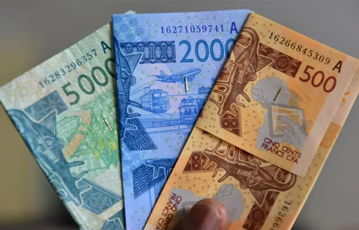 Billets de francs Cfa illustrant les enjeux de la lutte contre la fausse monnaie au Bénin.