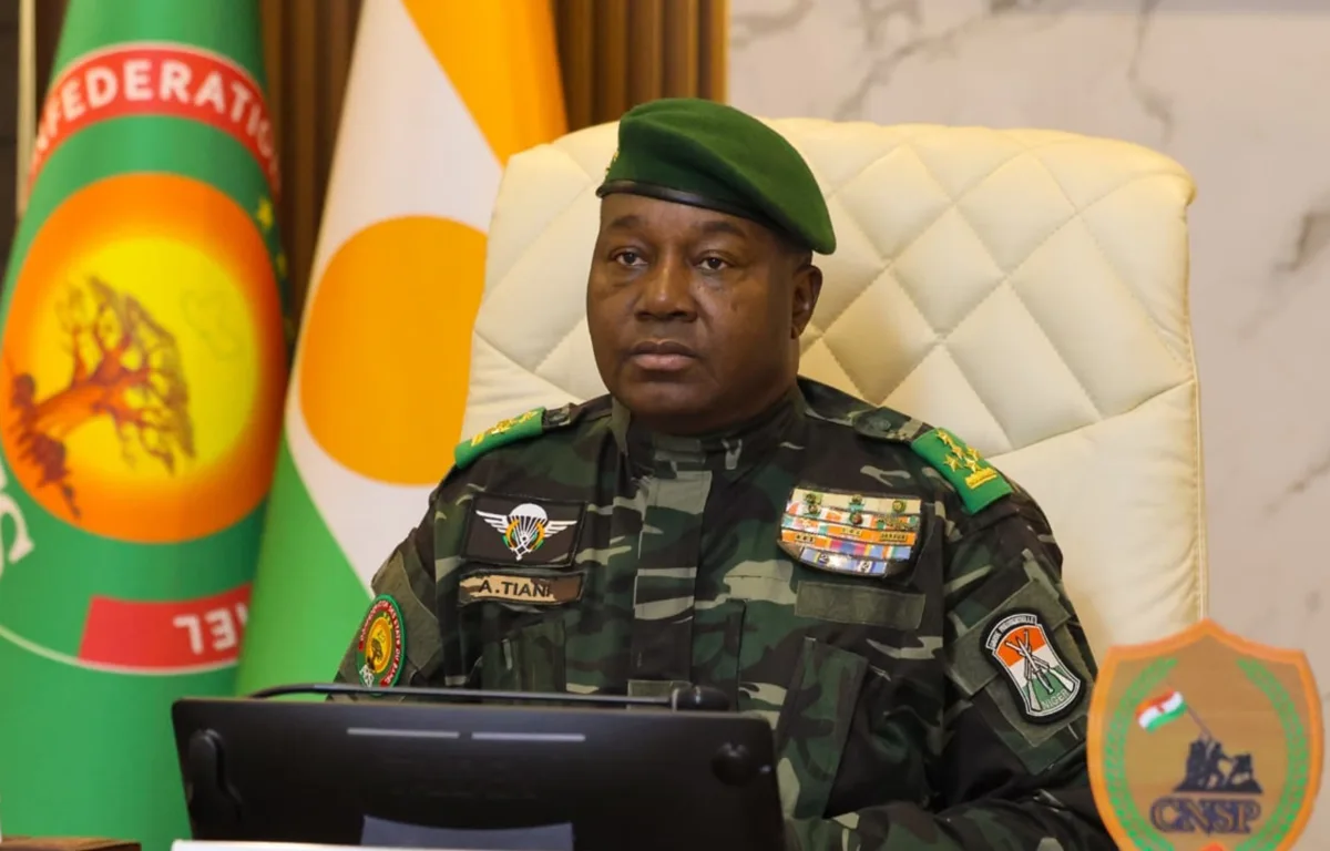 Création de la Société d'État TSUMVO SA pour gérer l'uranium au Niger.