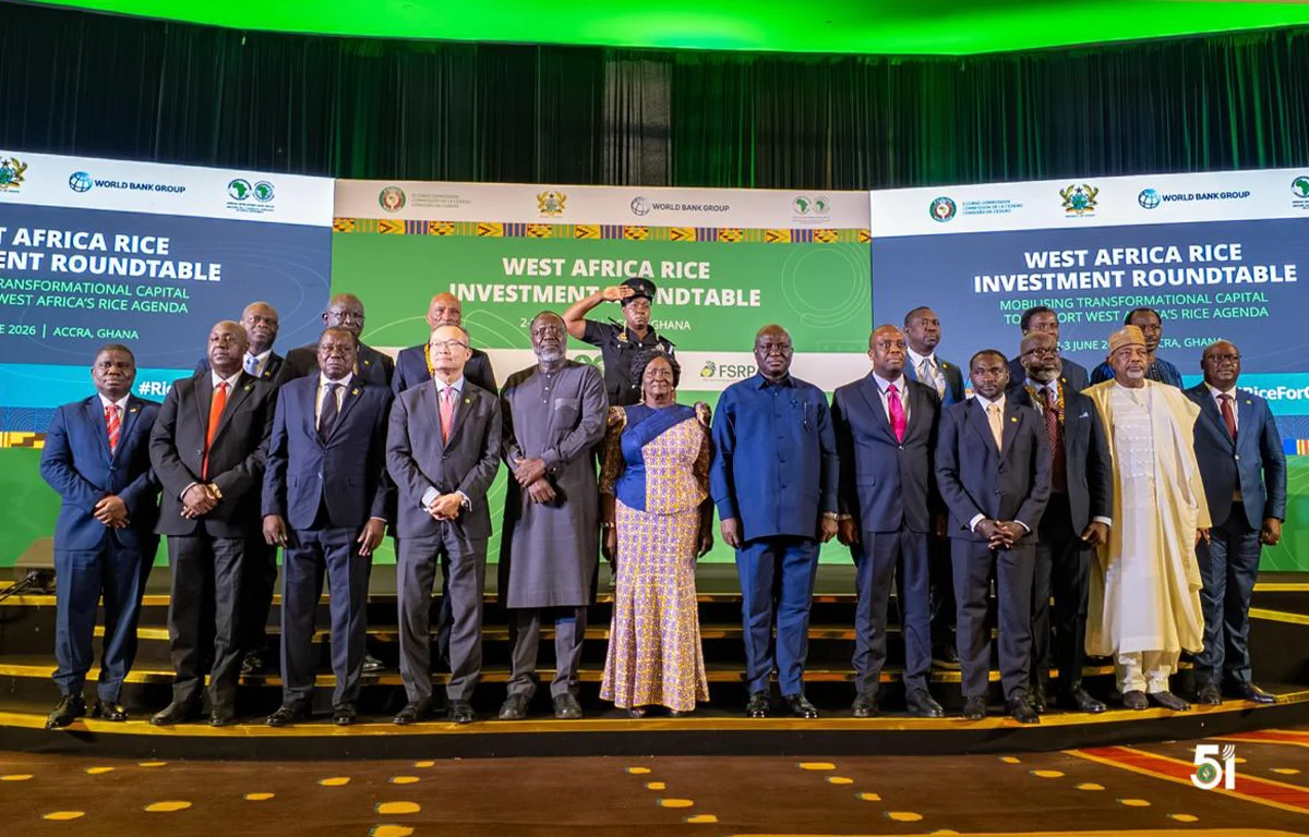 La Photo de famille lors de la cérémonie d'ouverture de la Table ronde sur l'investissement dans le secteur du riz en Afrique de l'Ouest
